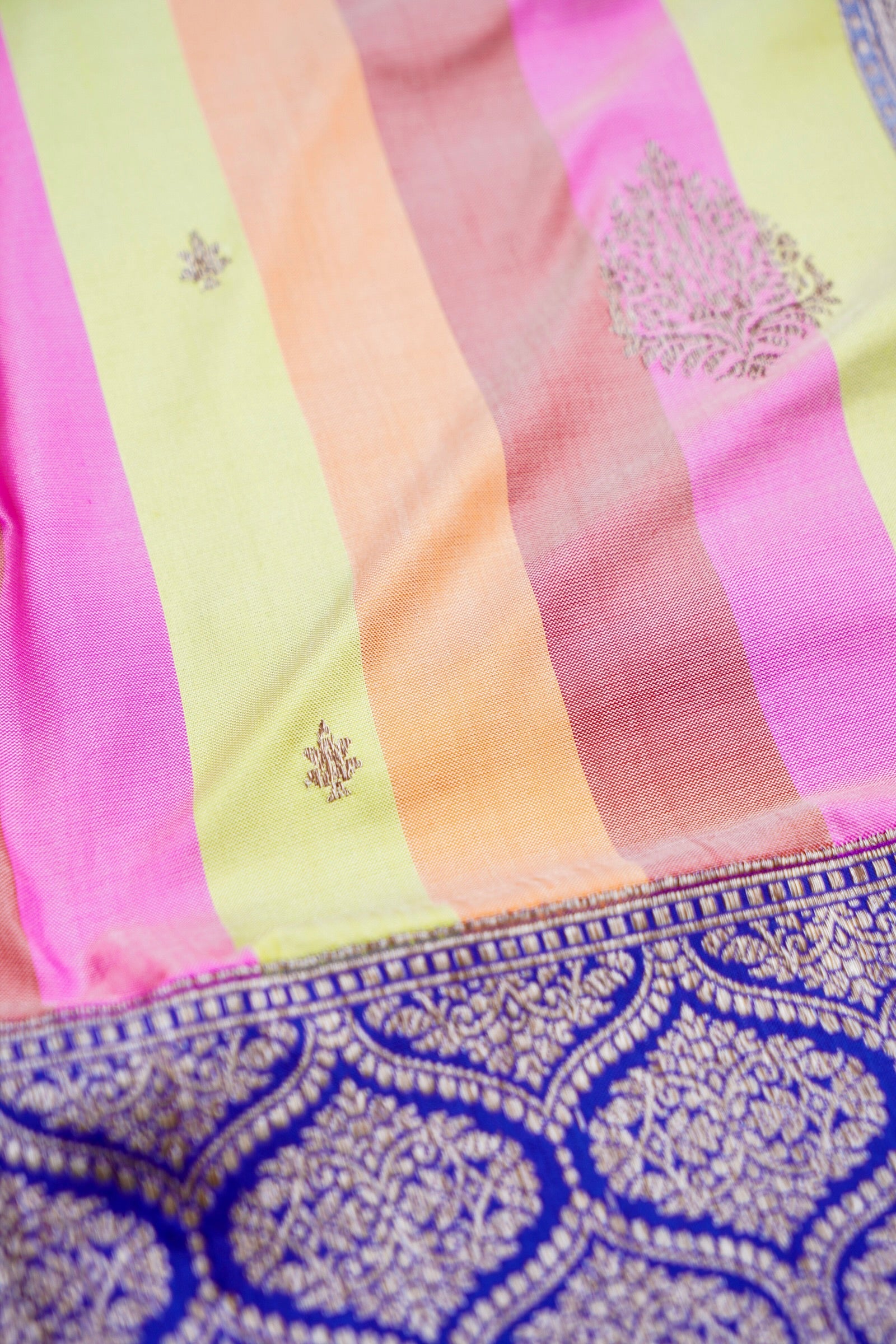 Rangkat Handwoven Pure Kataan Silk Kadhua Buti Banarasi Saree