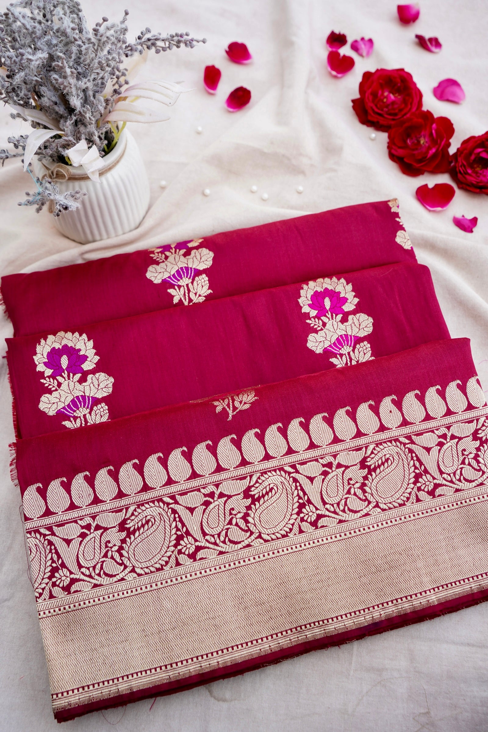 Maroon Handwoven Pure Kataan Silk Kadhua Floral Buti Banarasi Saree