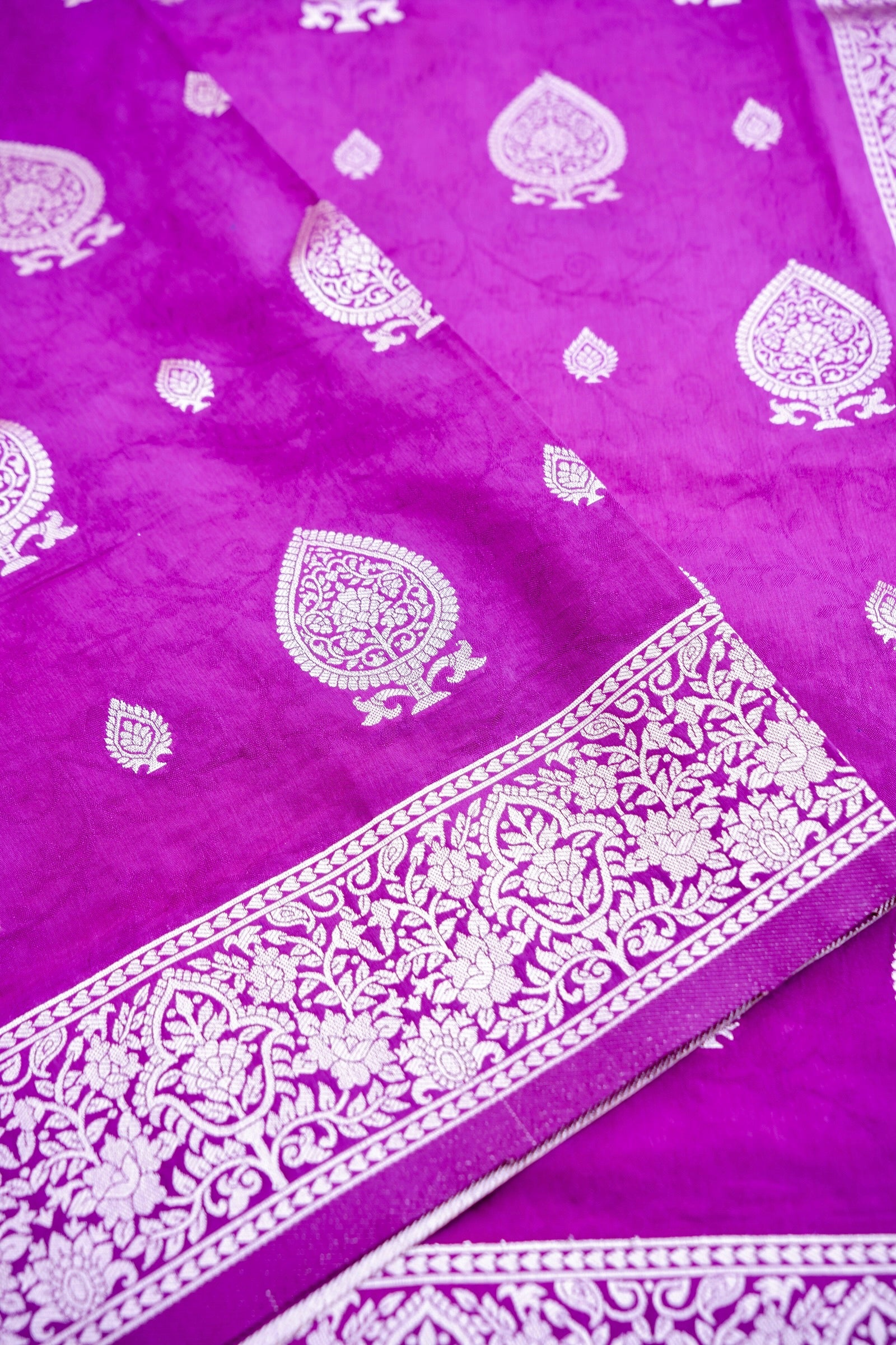Purple Tanchoi Allover Butis Semi Silk Banarasi Saree