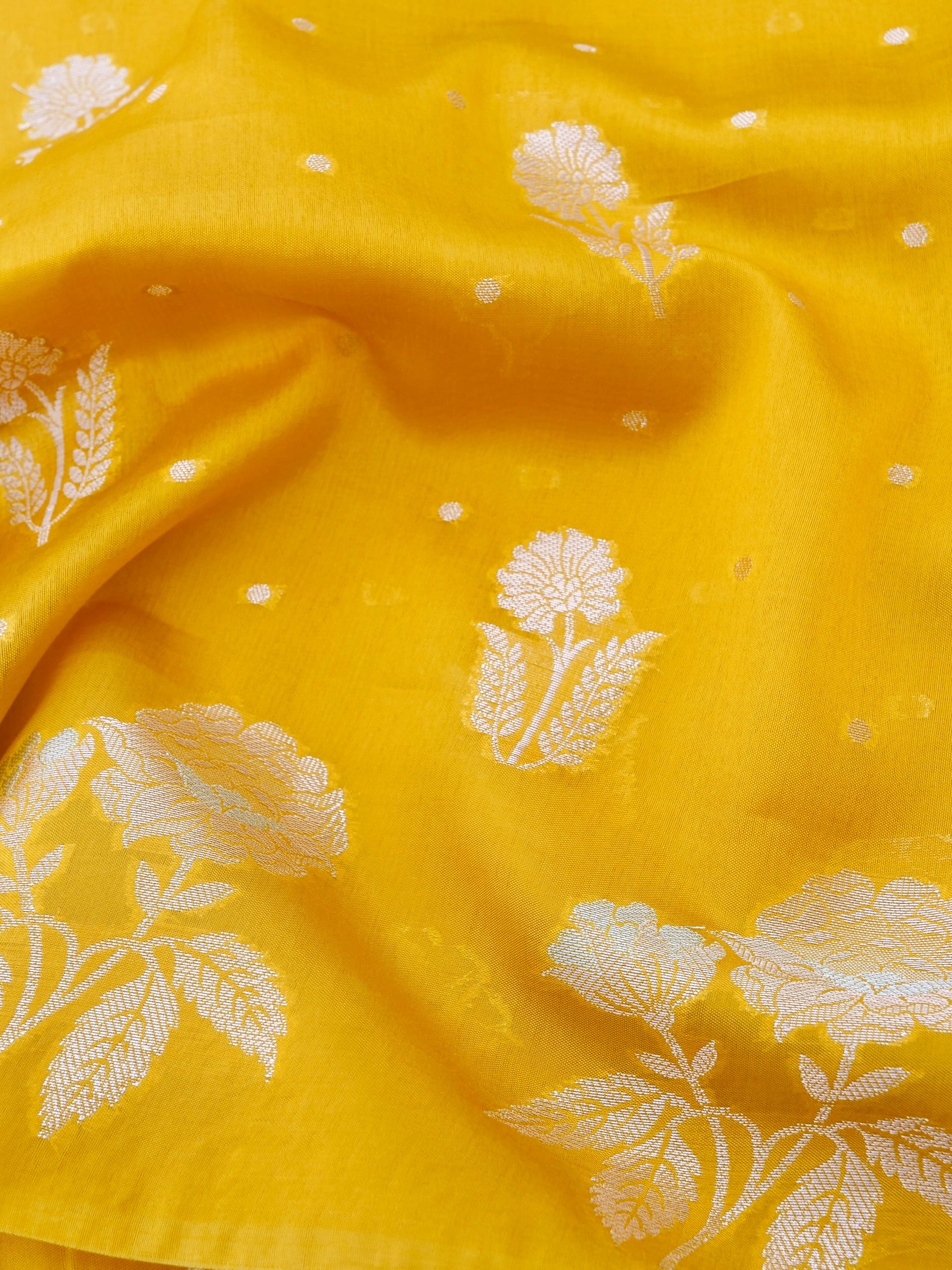 Yellow Chiniya Silk Blended Buti Banarasi saree