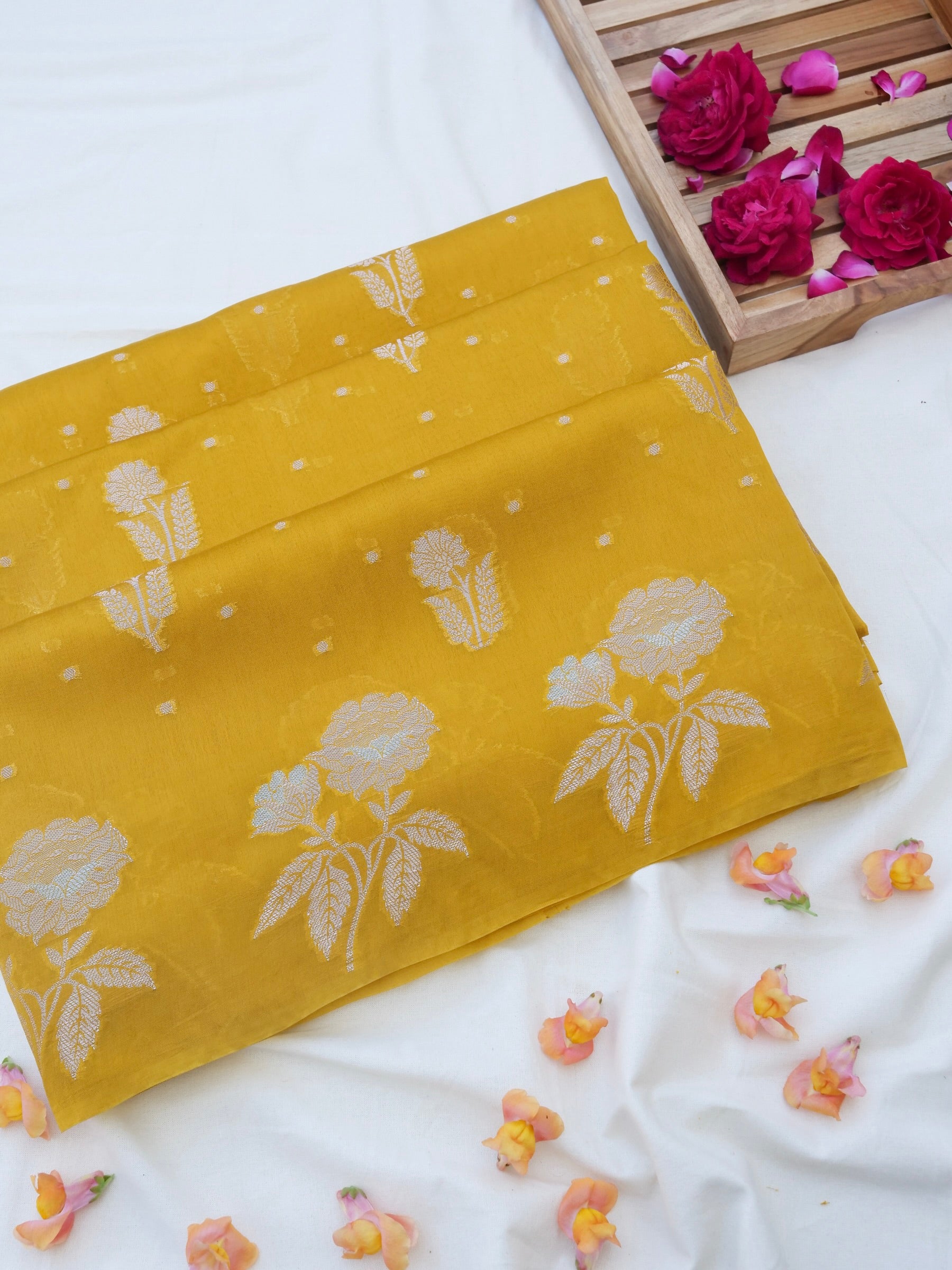 Yellow Chiniya Silk Blended Buti Banarasi saree