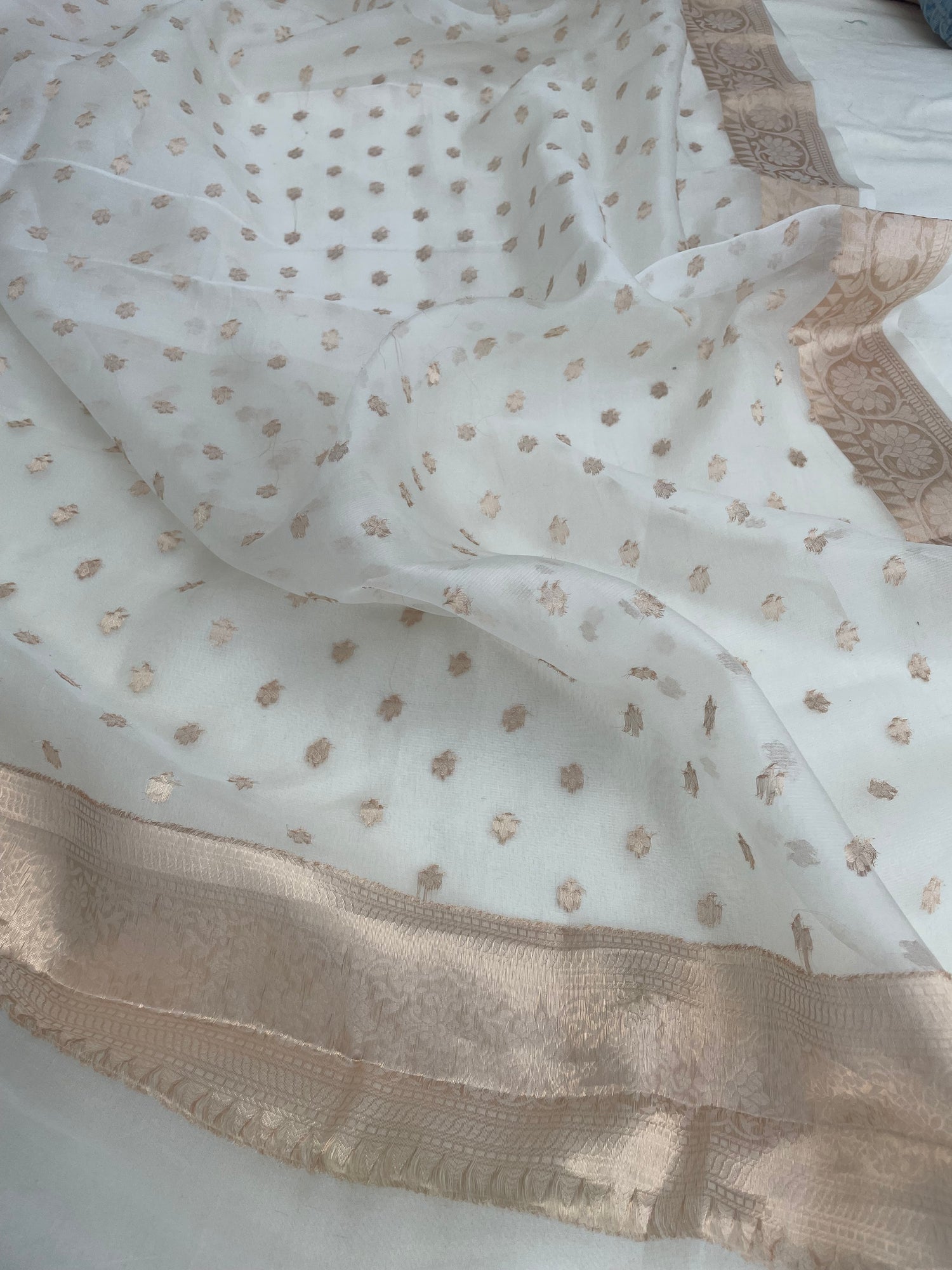 Sunehri White Handwoven Pure Tissue silk Banarasi Lehenga