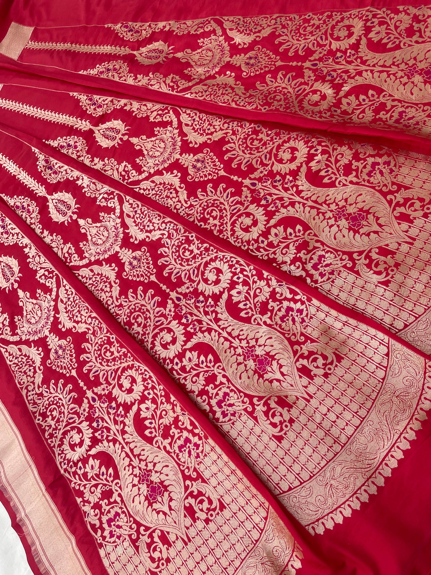 Sahiba Red Handwoven Pure silk With Meenakari Banarasi Lehenga