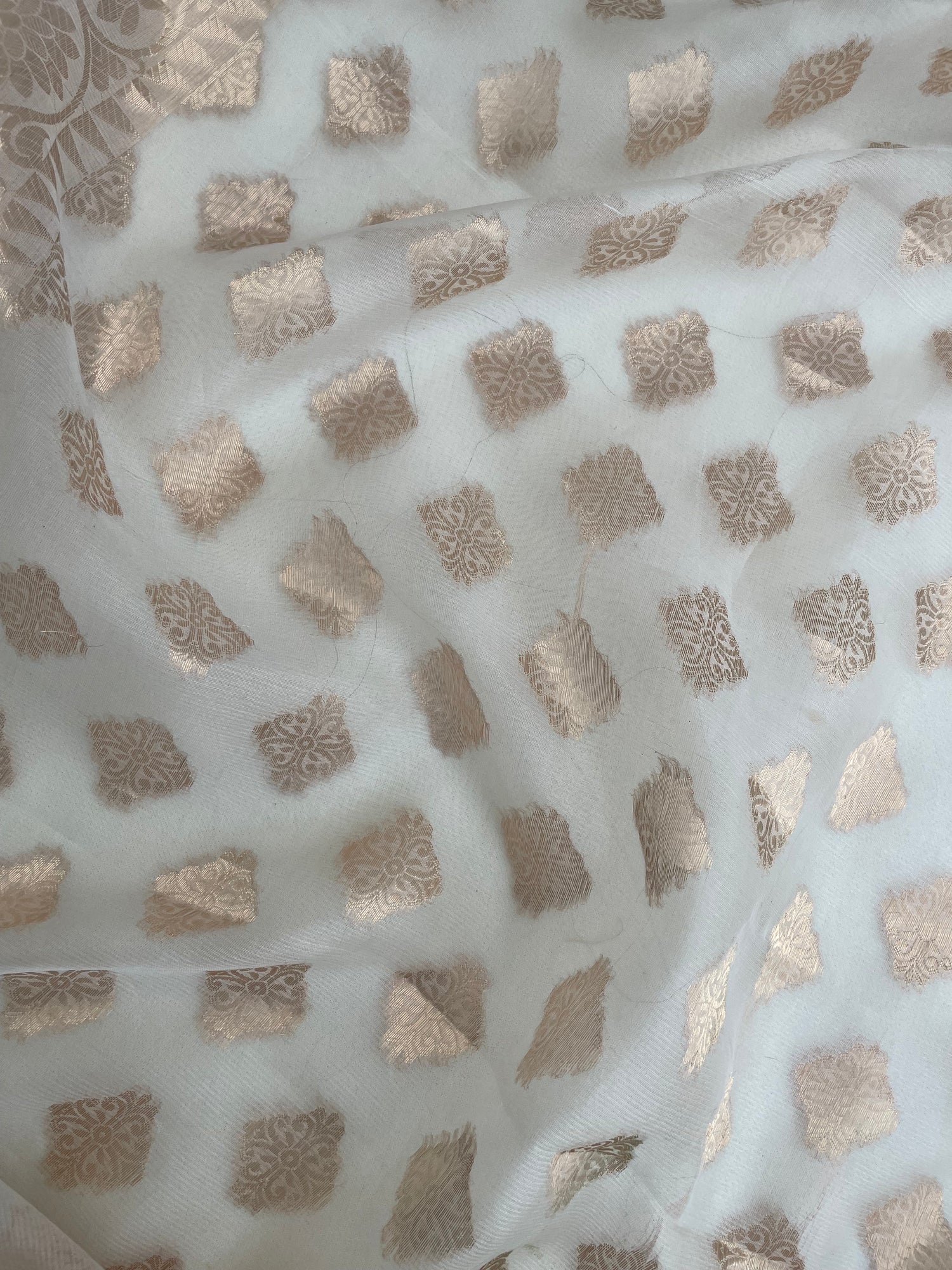 Sunehri White Handwoven Pure Tissue silk Banarasi Lehenga
