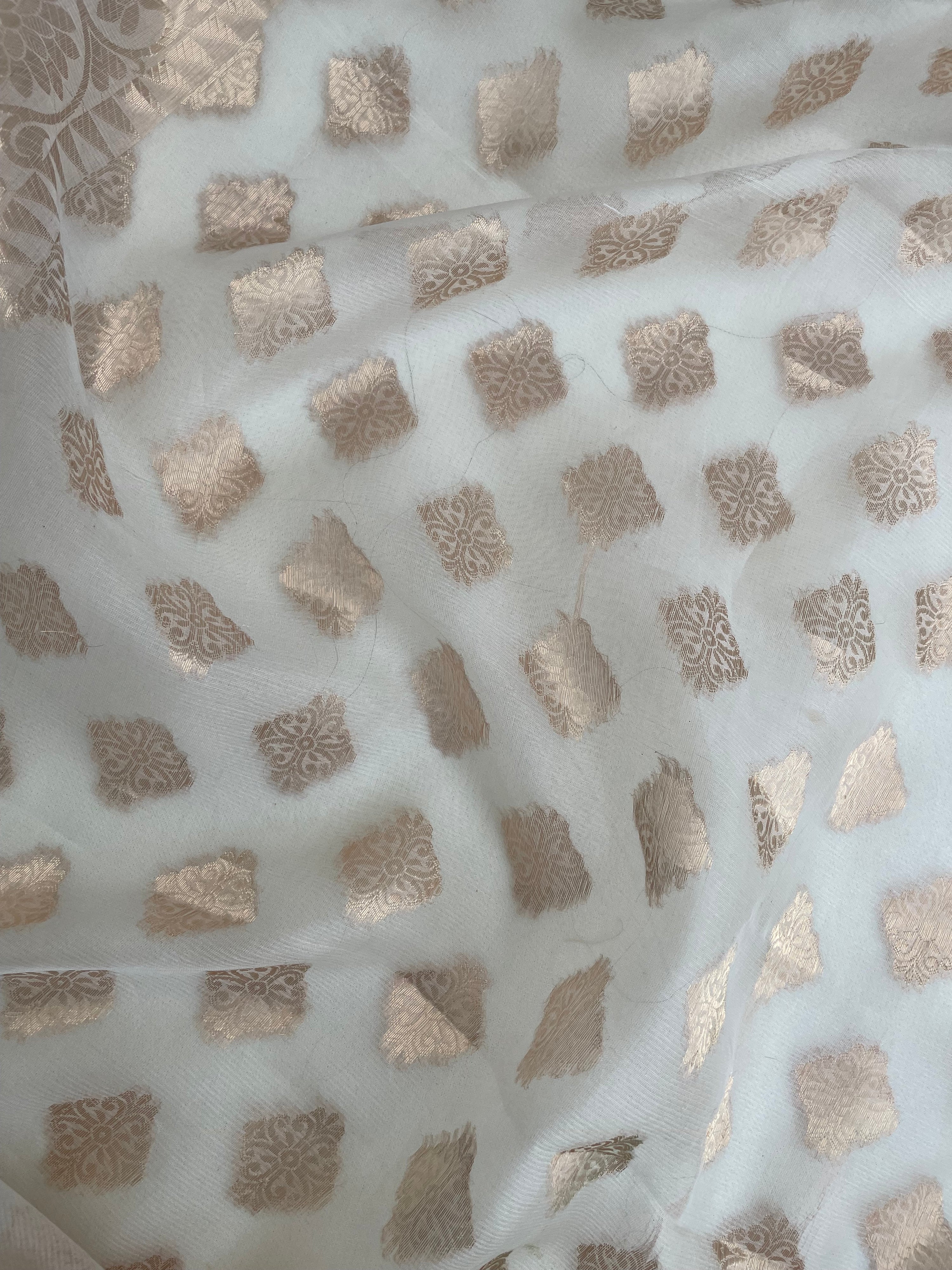 Sunehri White Handwoven Pure Tissue silk Banarasi Lehenga