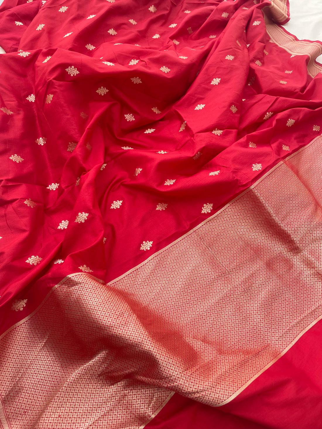 Red Handwoven Pure Kataan Silk Banarasi Buti Dupatta