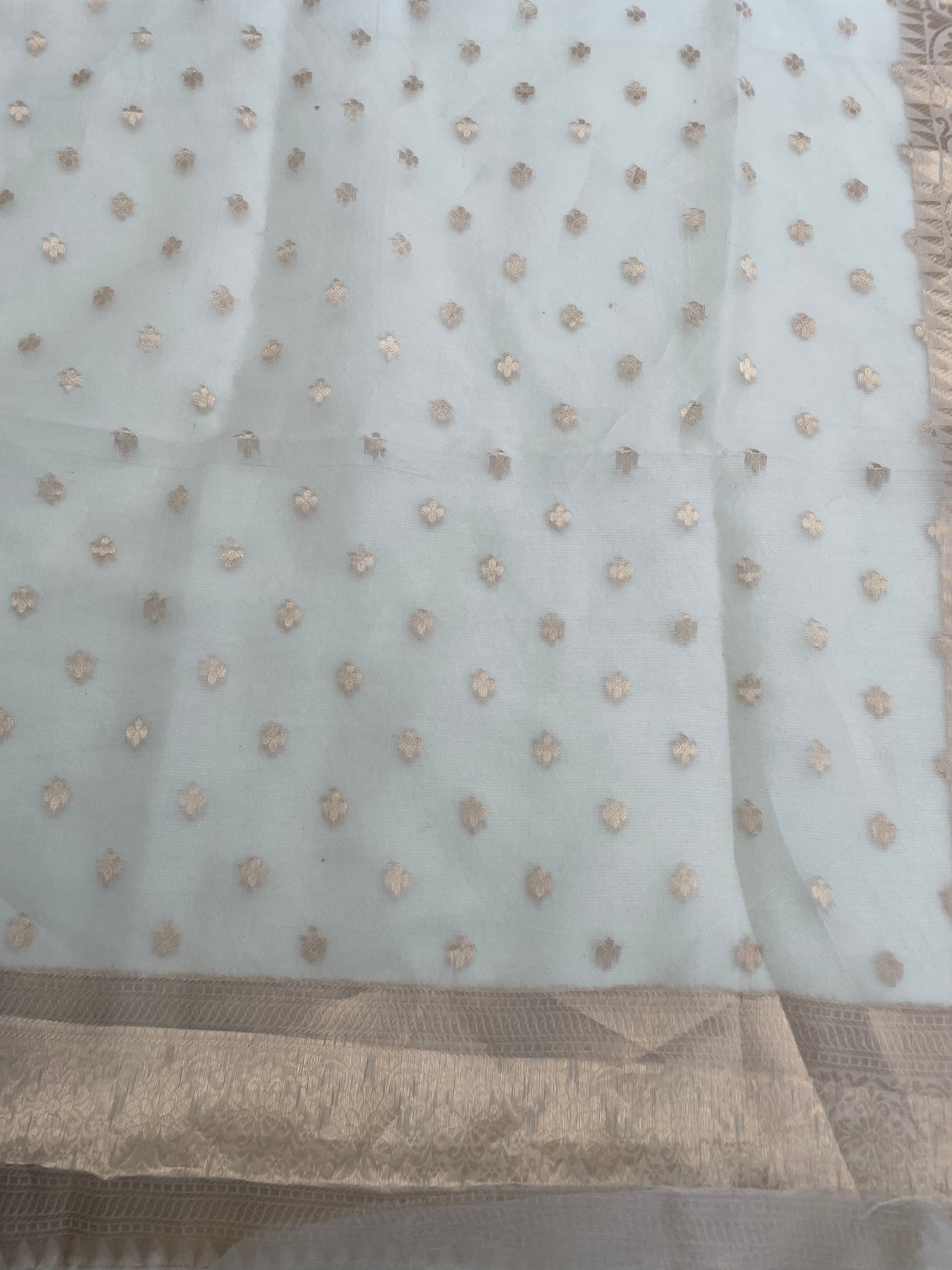 Sunehri White Handwoven Pure Tissue silk Banarasi Lehenga