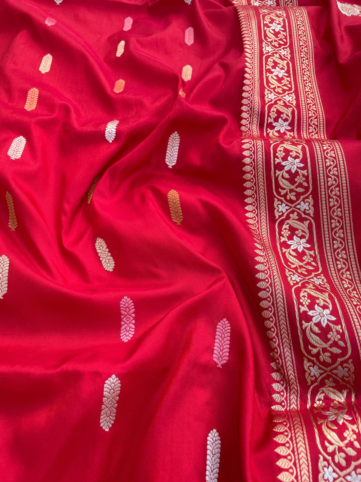Red Handloom Banarasi Minakari Kadhua Silk Saree
