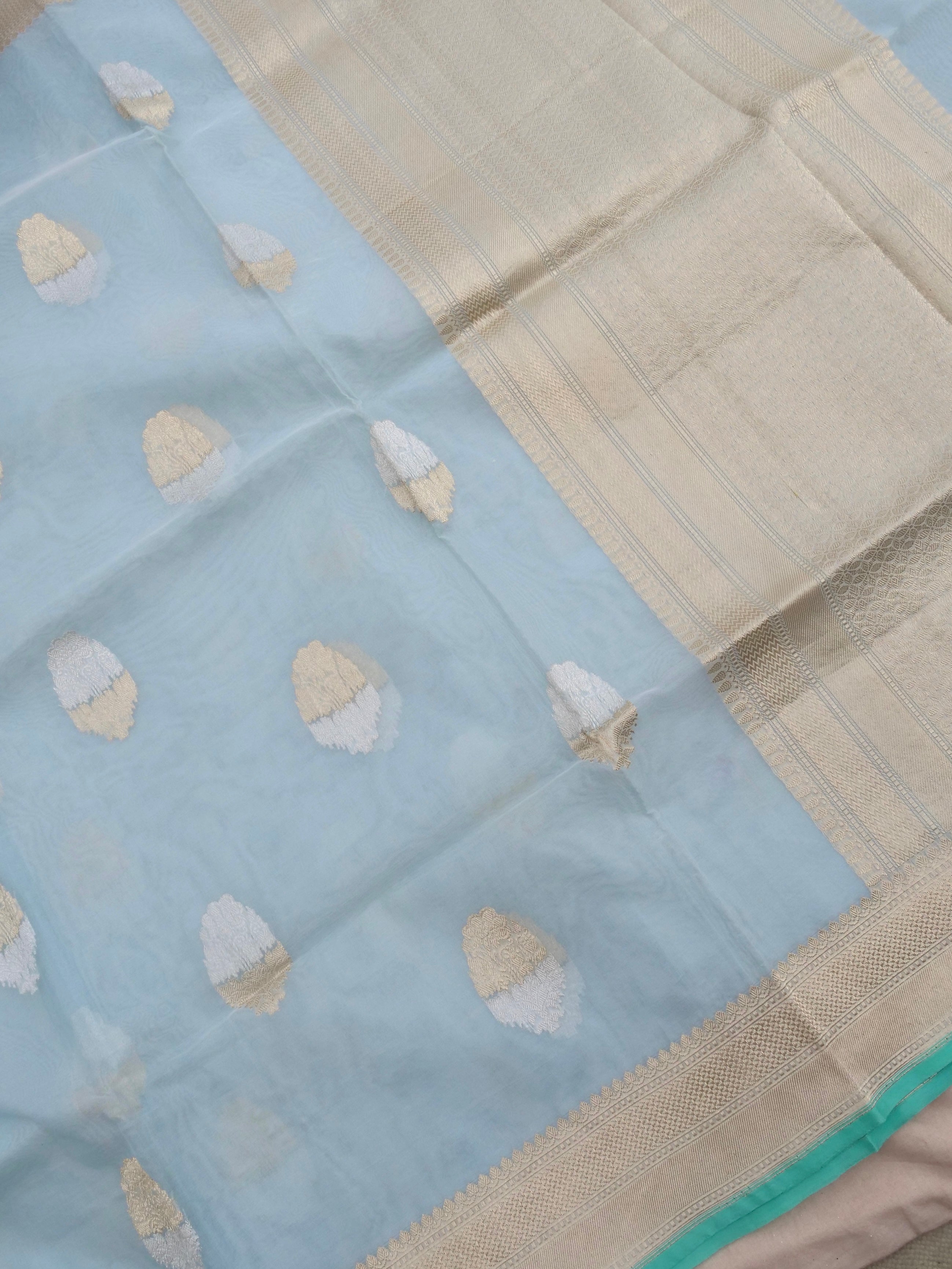 Light Blue Handloom Organza Kadhua Buti Banarasi Silk Saree