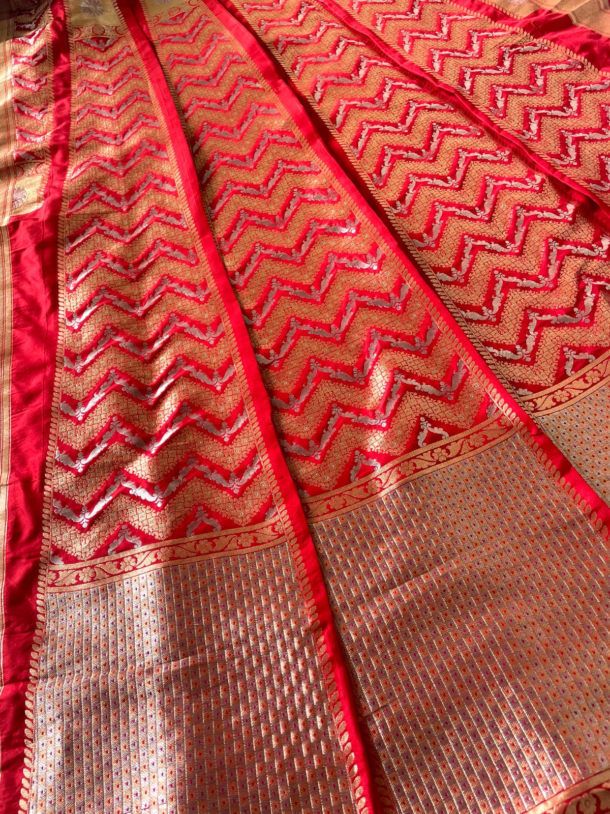 Siya Red Handwoven Pure Silk Banarasi Lehenga