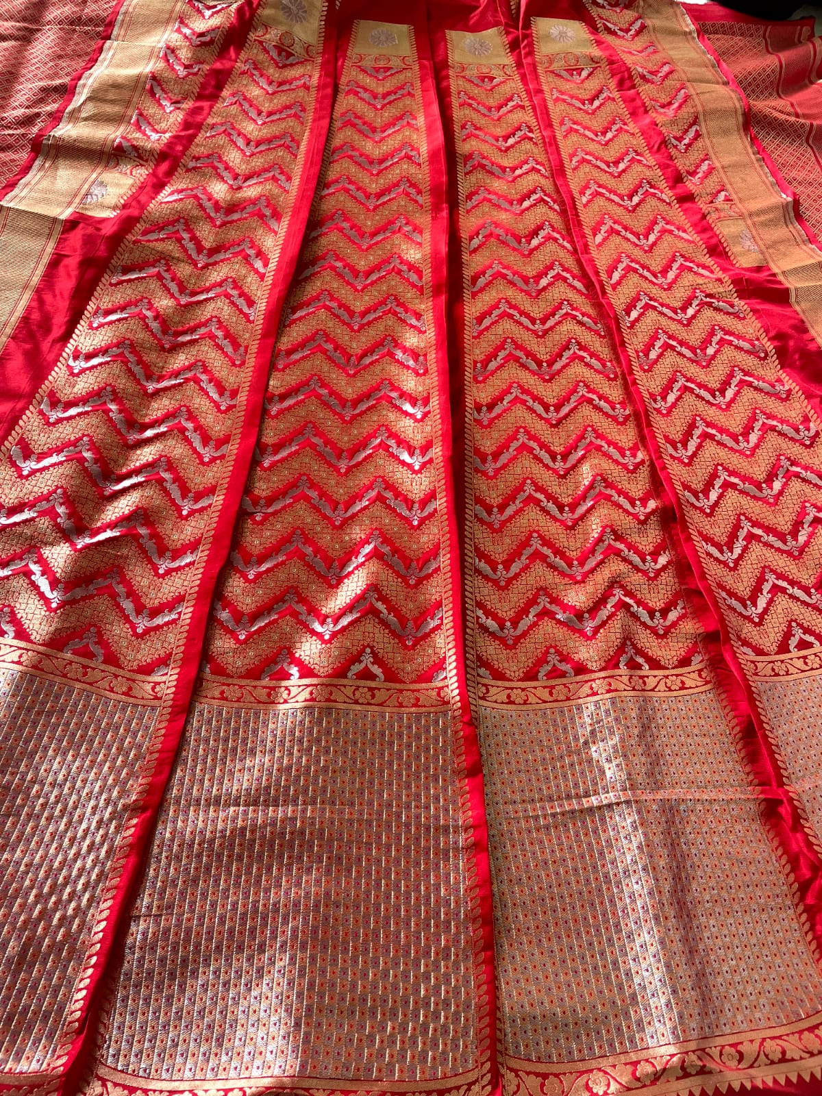 Siya Red Handwoven Pure Silk Banarasi Lehenga