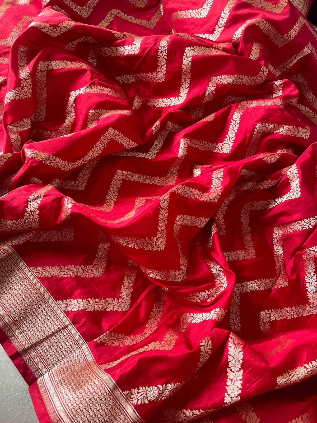 Siya Red Handwoven Pure Silk Banarasi Lehenga