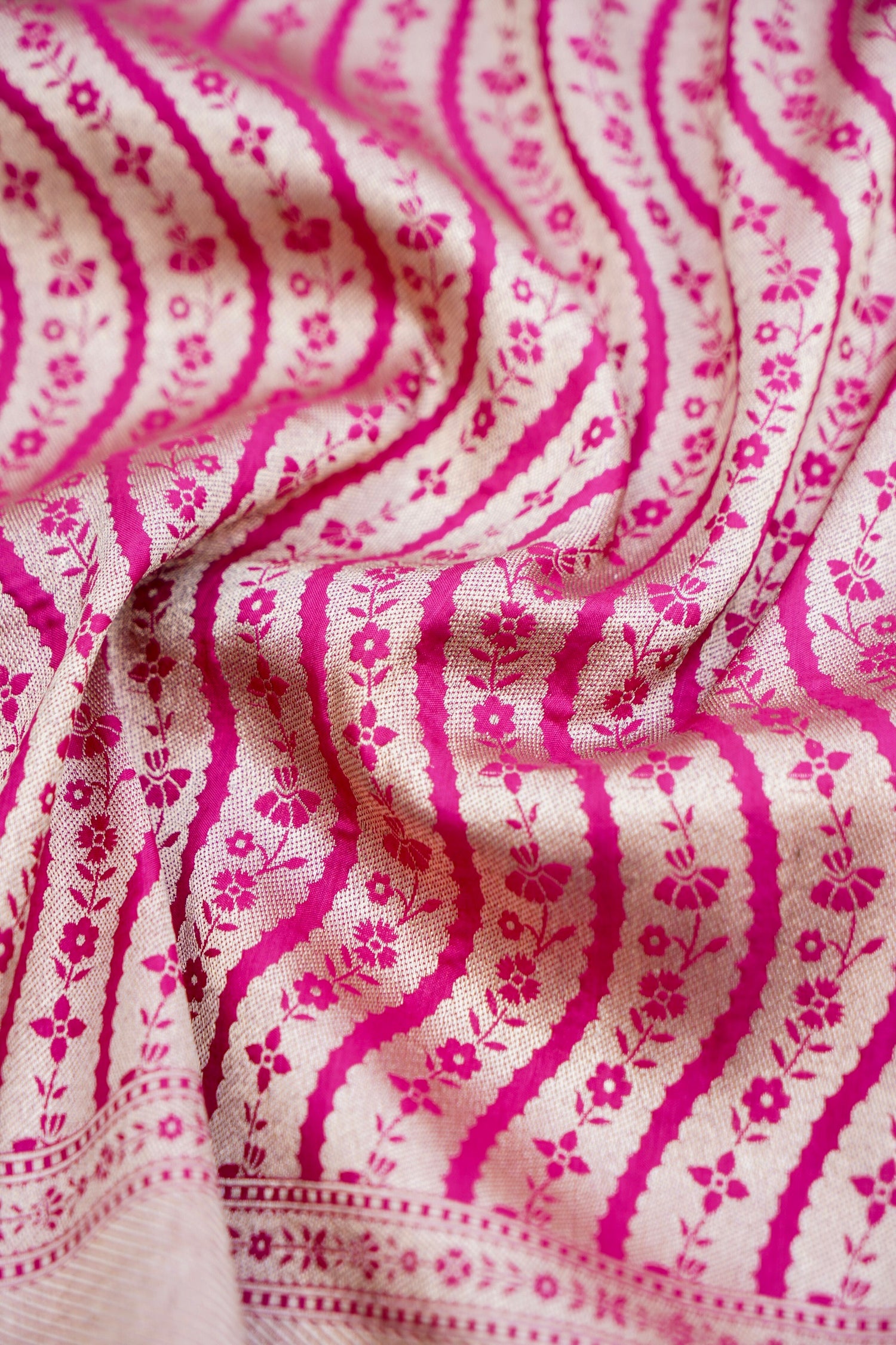 Candy Apple Red Handwoven Pure Kataan Silk Banarasi Saree