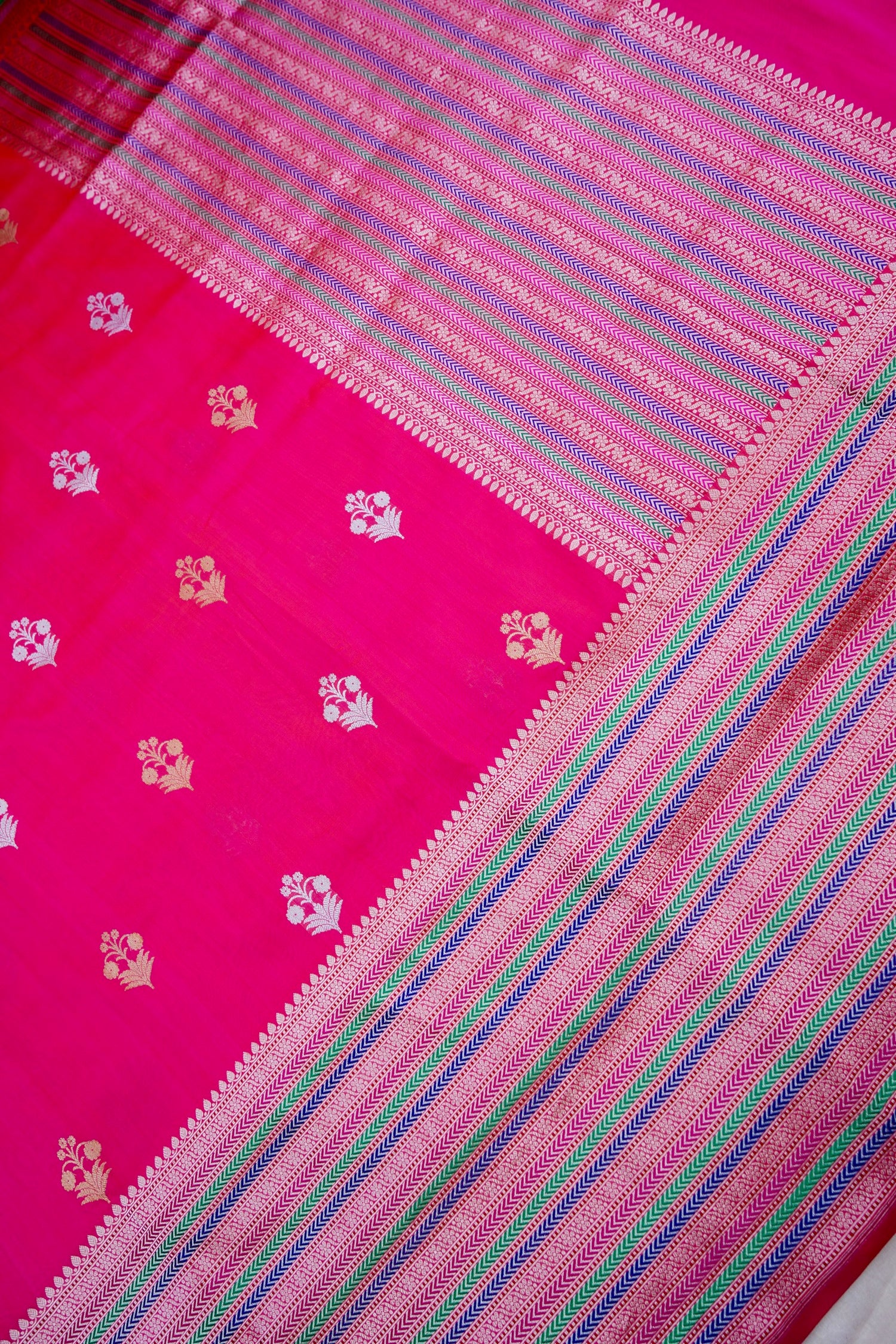 Handwoven Pure Kataan Silk Kadhua Buti Banarasi Saree