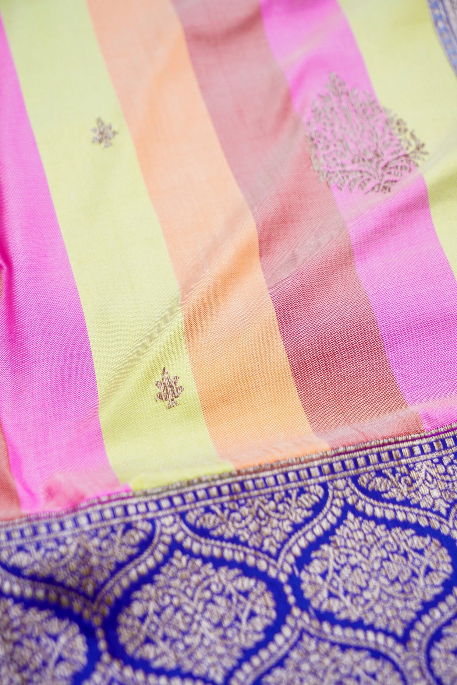 Rangkat Handwoven Pure Kataan Silk Kadhua Buti Banarasi  Saree