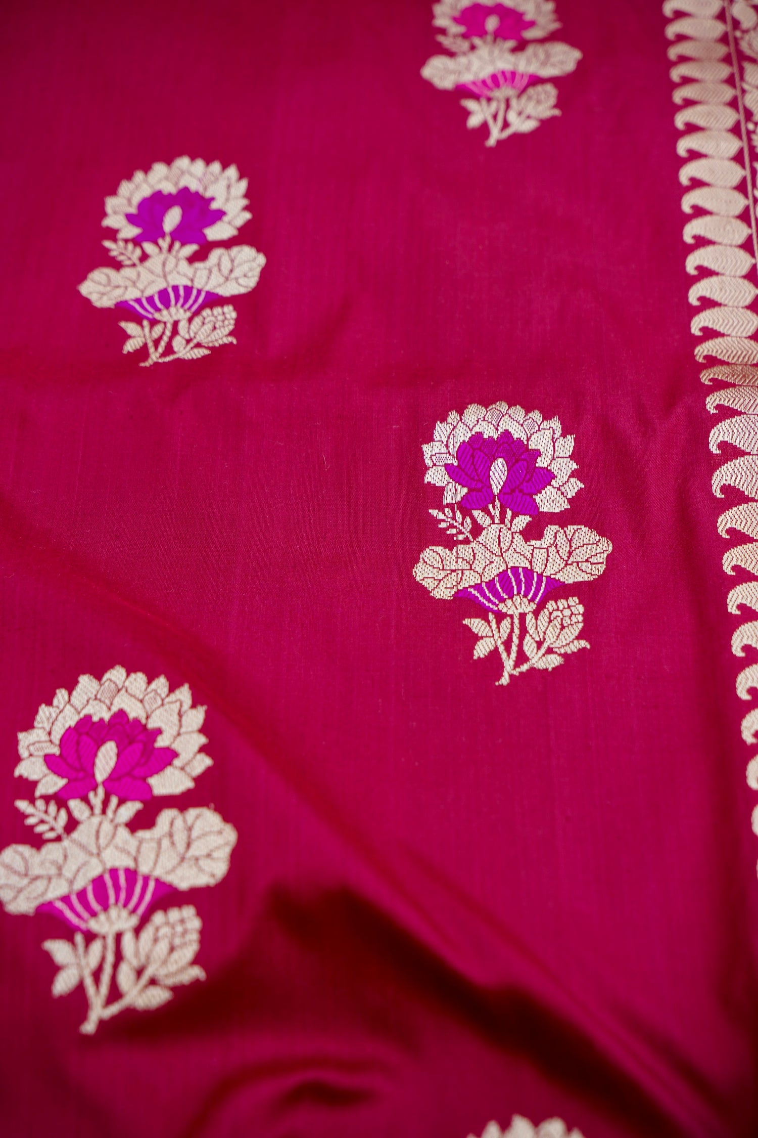 Maroon Handwoven Pure Kataan Silk Kadhua Floral Buti Banarasi Saree