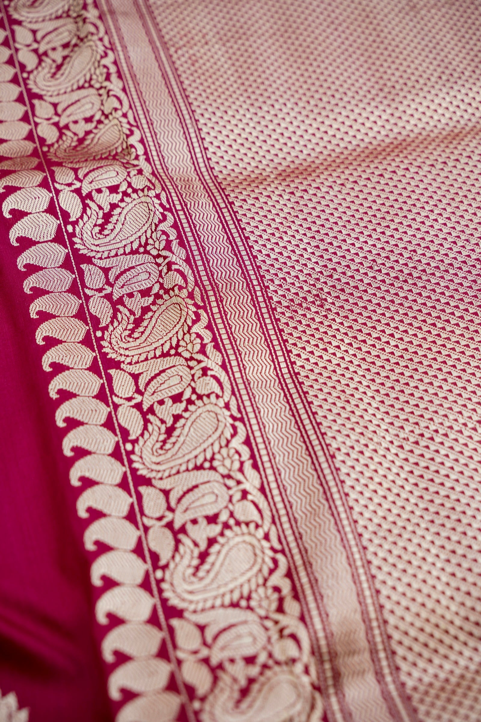 Maroon Handwoven Pure Kataan Silk Kadhua Floral Buti Banarasi Saree