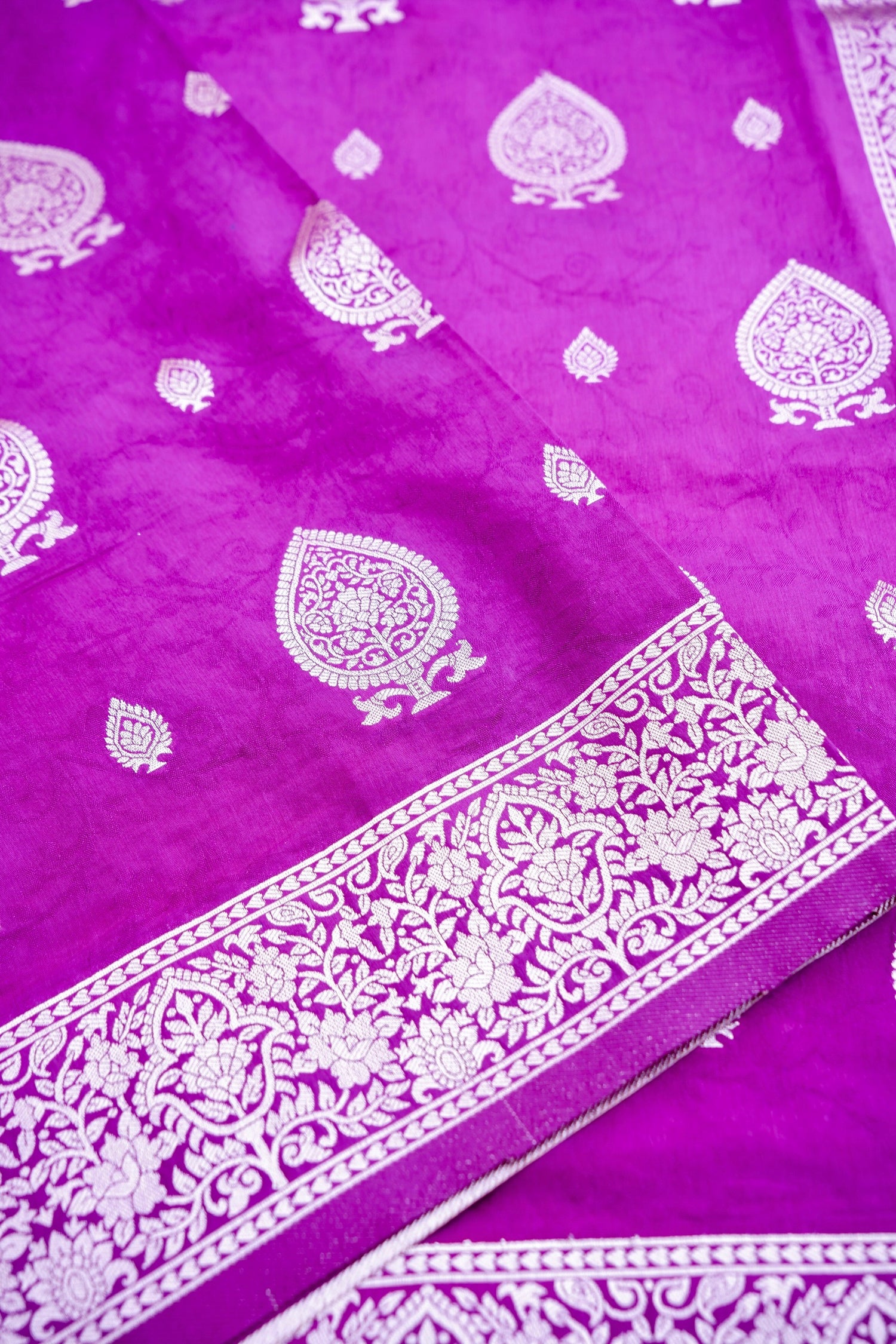 Purple Tanchoi Allover Butis Semi Silk Banarasi Saree