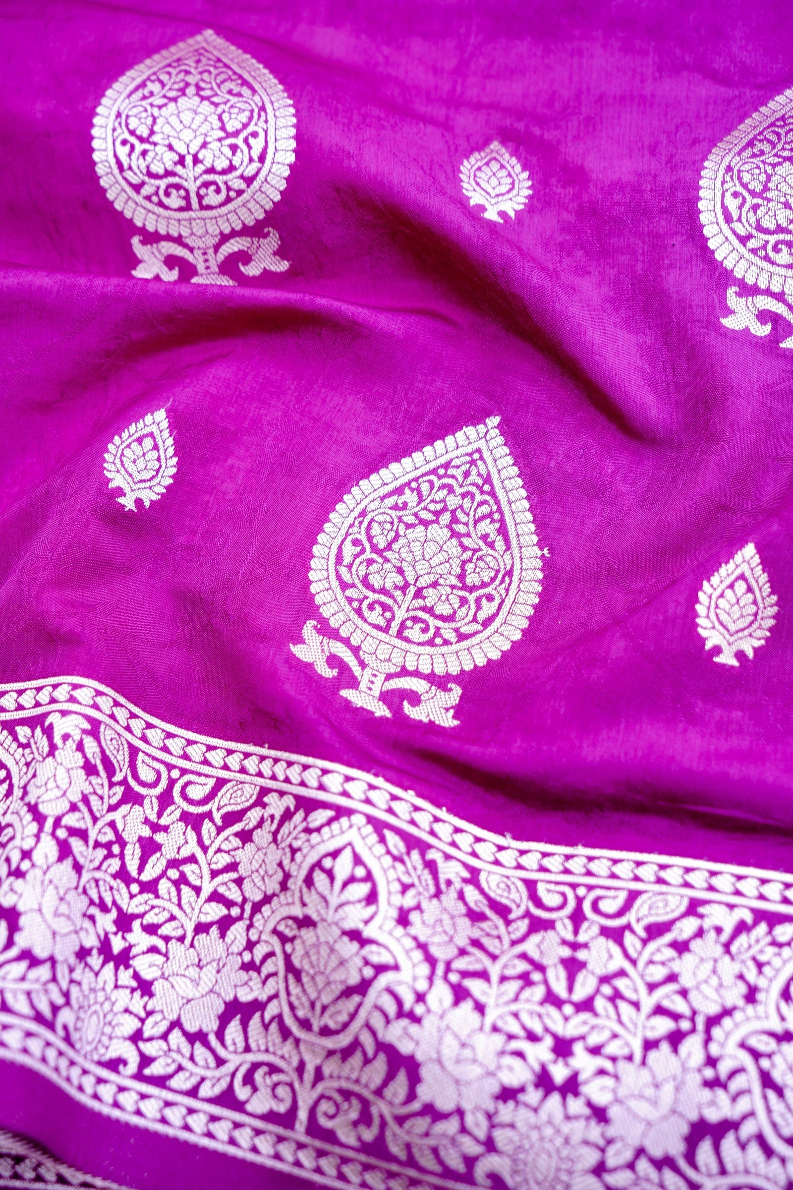Purple Tanchoi Allover Butis Semi Silk Banarasi Saree