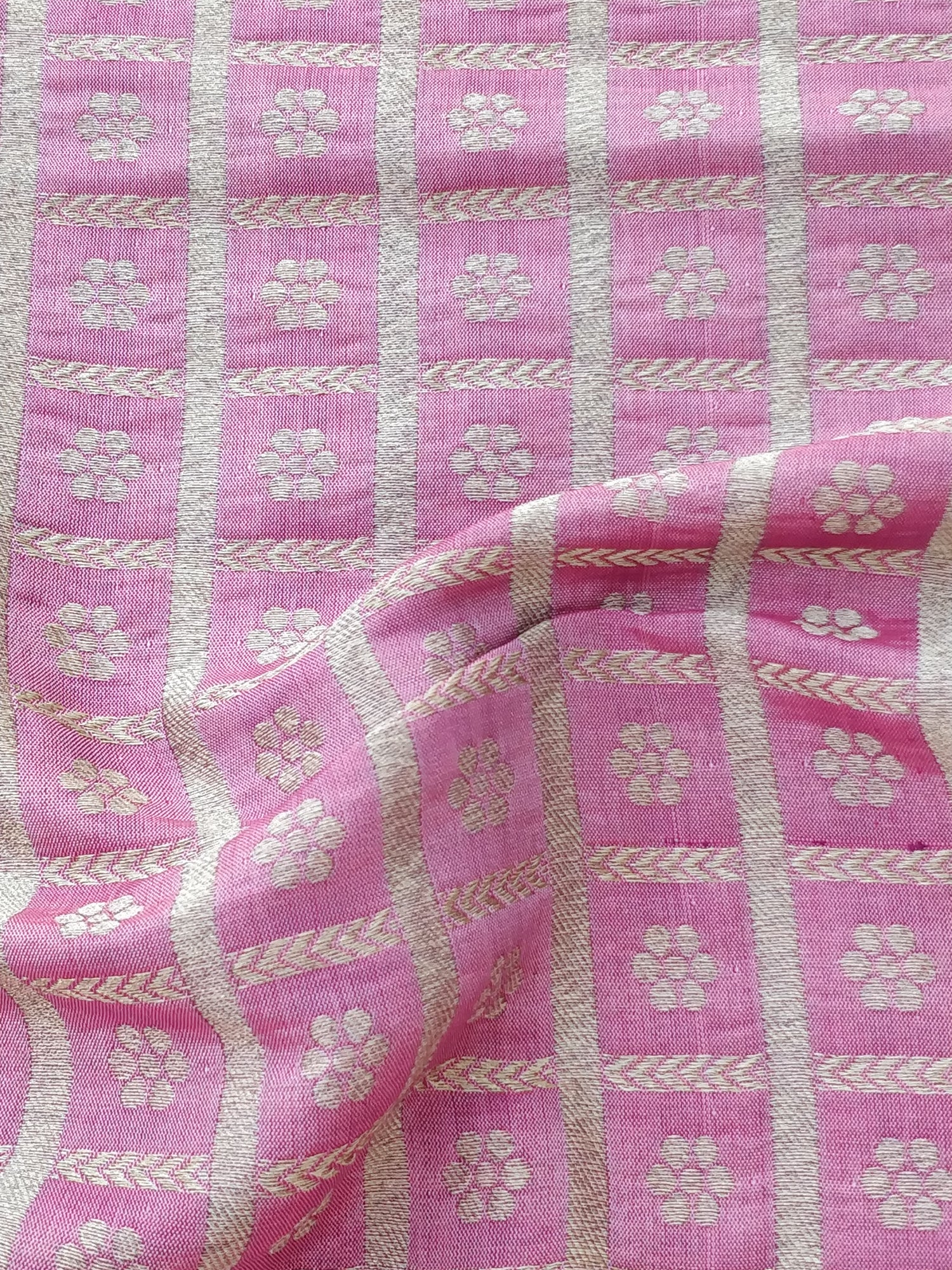 1.5 m Pink Handwoven Pure Kataan Silk Buti-Jaal Fabric