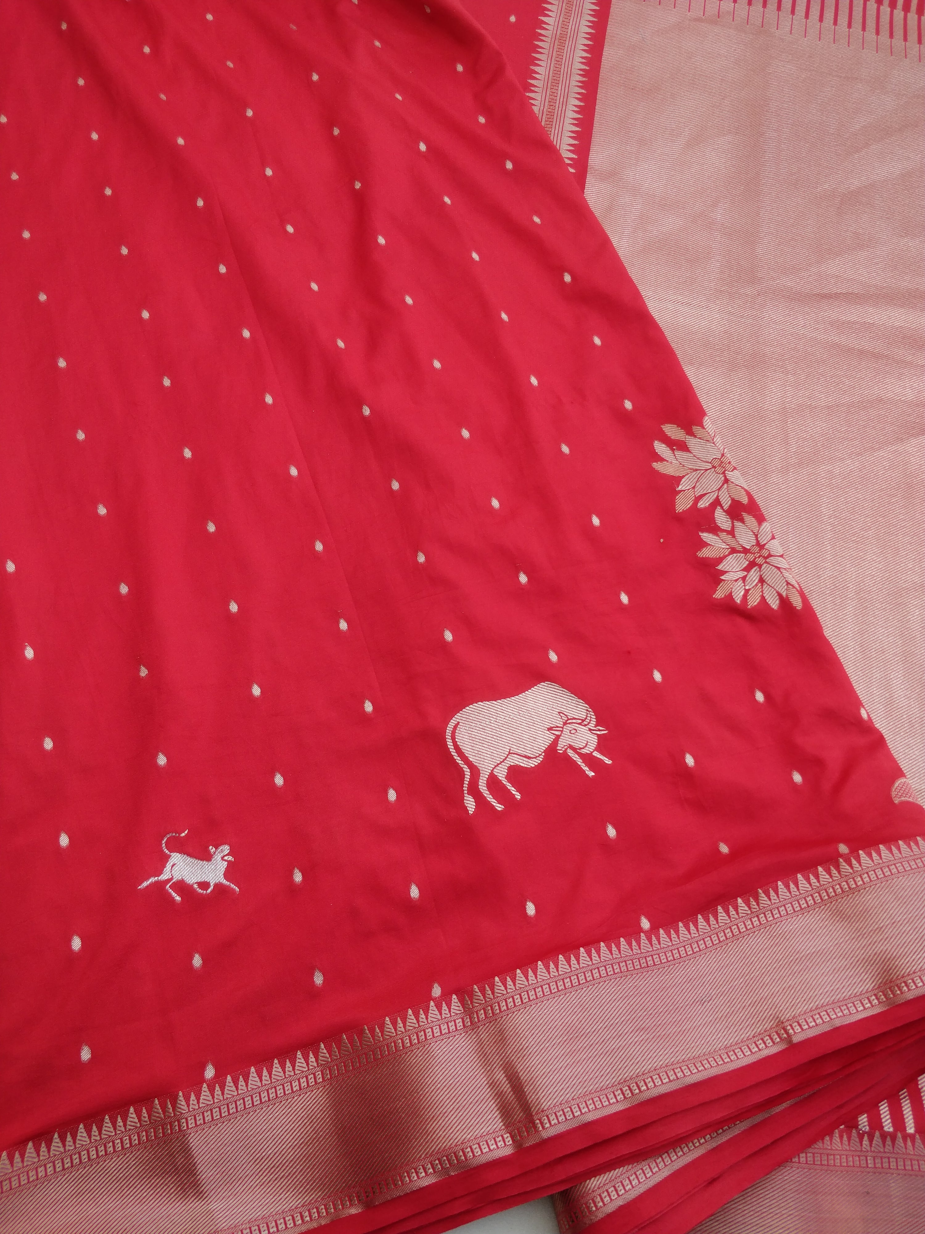 Red Semi Kataan Buti Pichwai Banarasi Saree