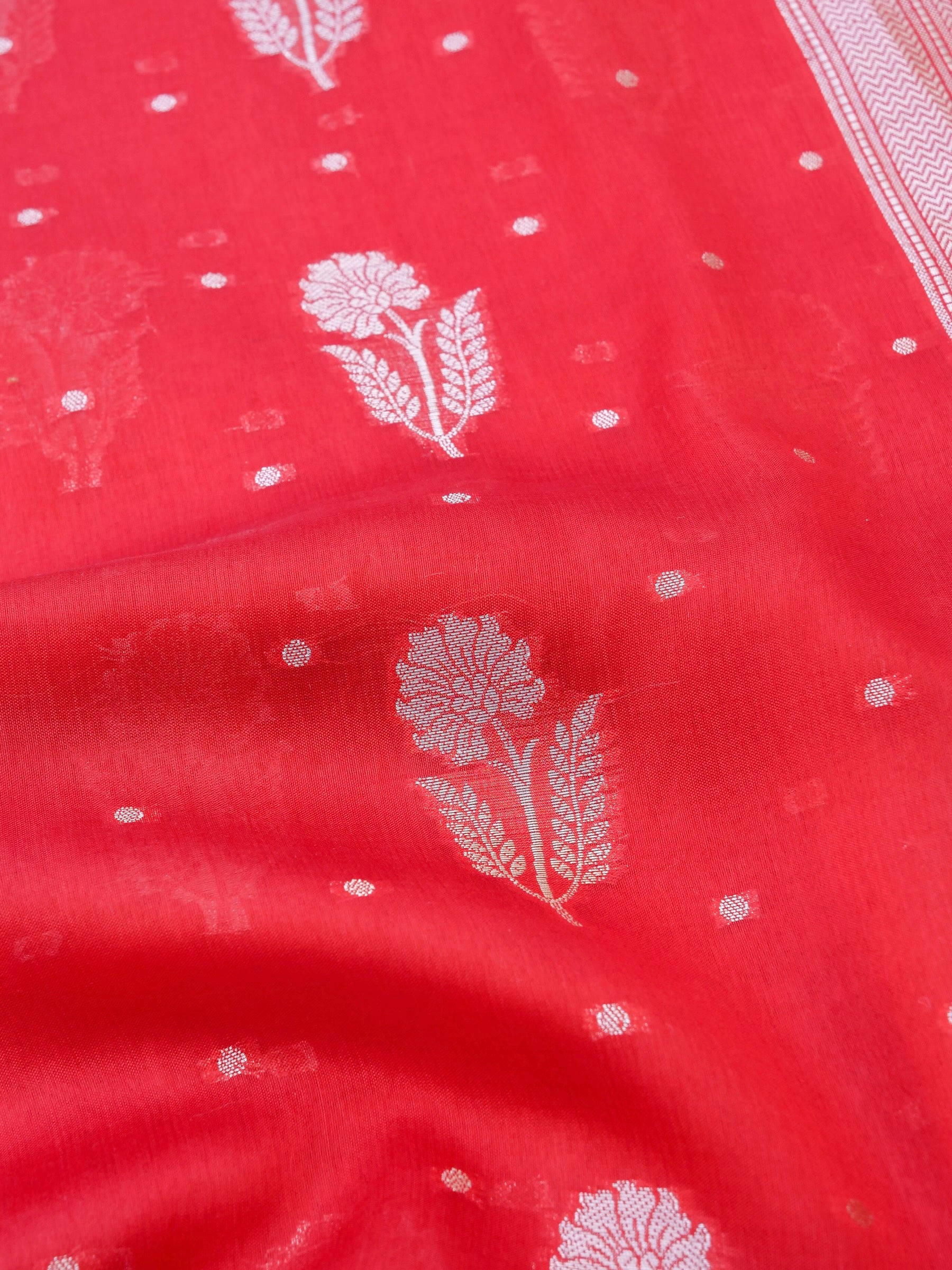 Red Chiniya Silk Blended Buti Banarasi saree