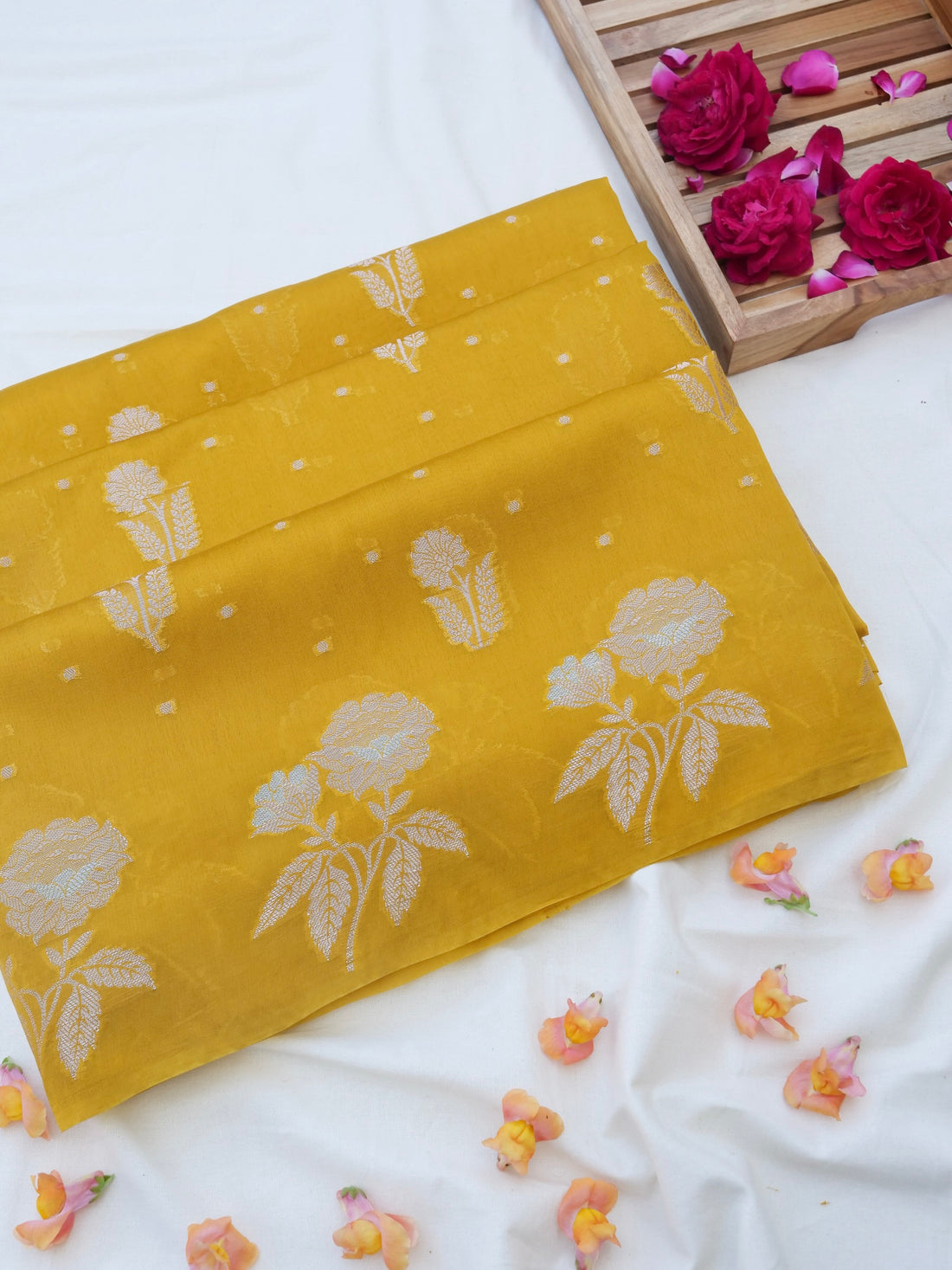 Yellow Chiniya Silk Blended Buti Banarasi saree