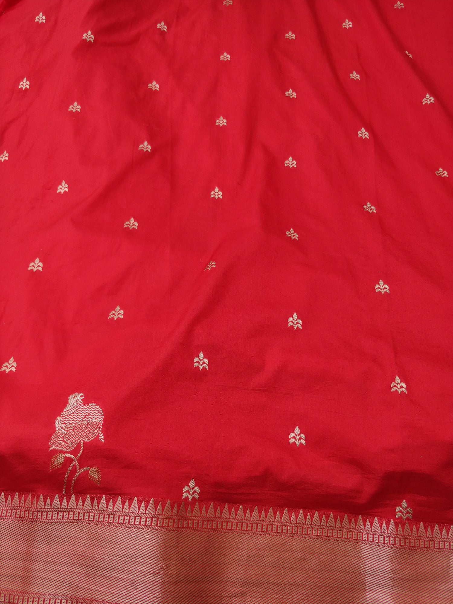 Red Semi Kataan Buti Pichwai Banarasi Saree