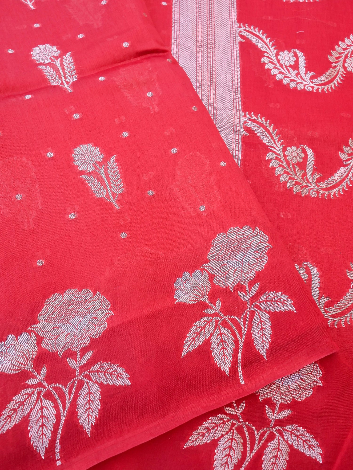 Red Chiniya Silk Blended Buti Banarasi saree