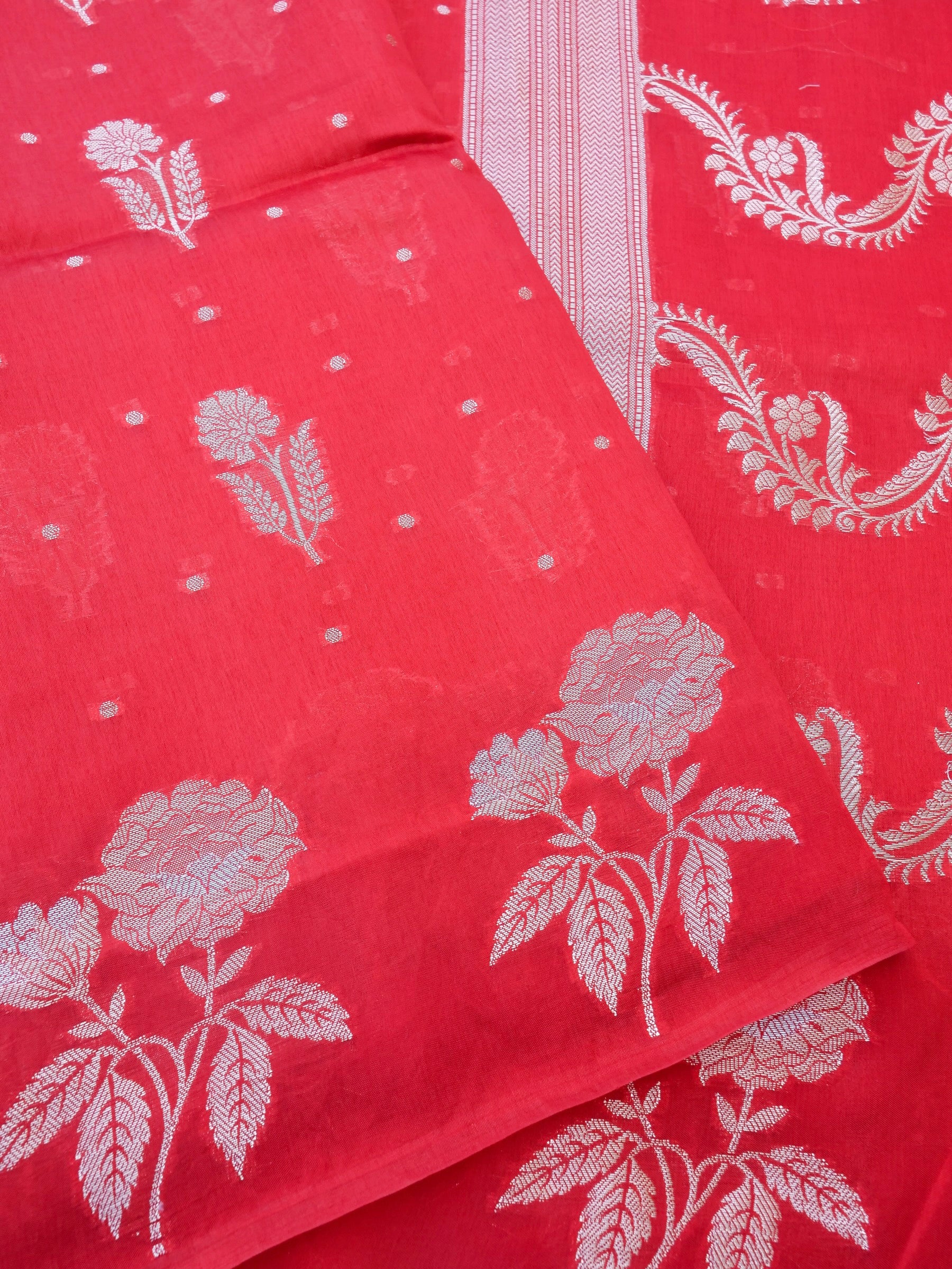 Red Chiniya Silk Blended Buti Banarasi saree