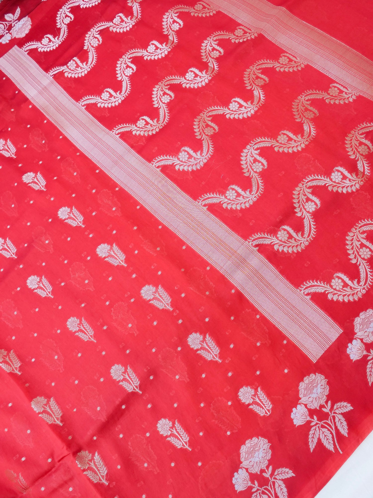 Red Chiniya Silk Blended Buti Banarasi saree