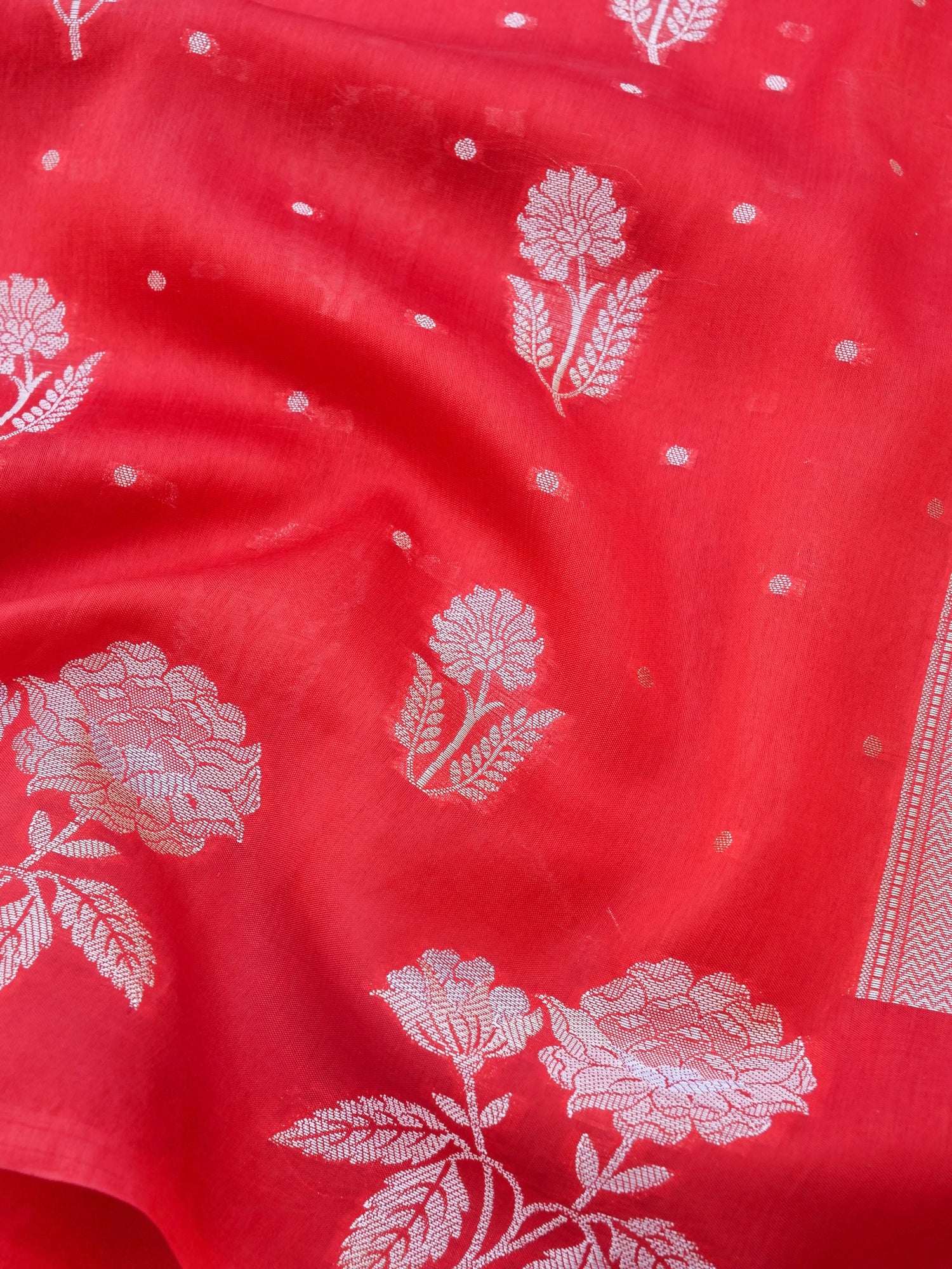 Red Chiniya Silk Blended Buti Banarasi saree