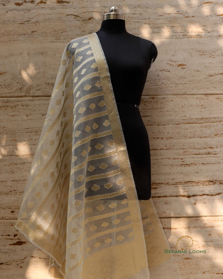 Handwoven Pure Kora Silk Handwoven Benarasi Dyebale Dupatta